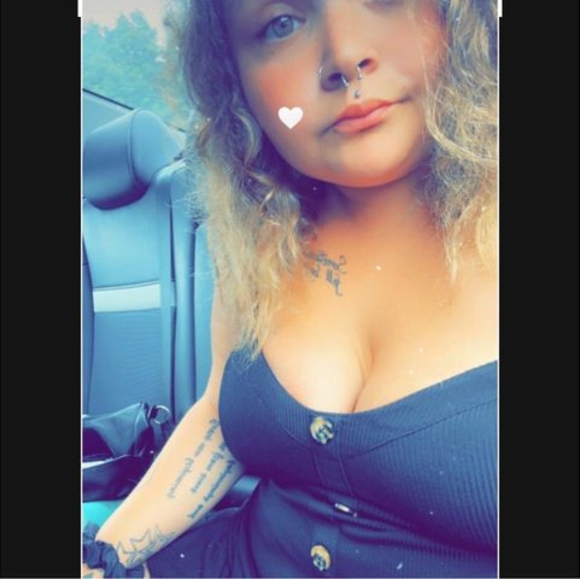 Meet your Posher, Stephanie - Picture 1 of 1